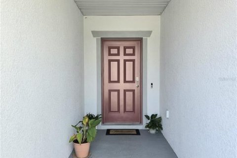 House in Winter Haven, Florida 4 bedrooms, 174.28 sq.m. № 2419896 - photo 3