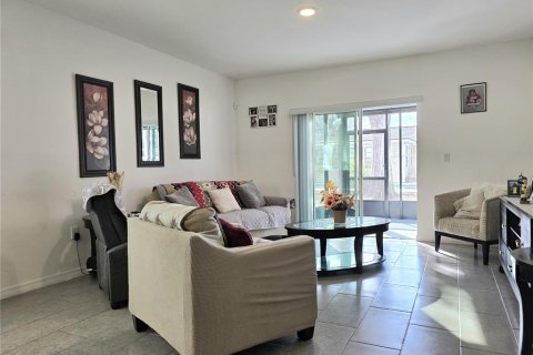 House in Winter Haven, Florida 4 bedrooms, 174.28 sq.m. № 2419896 - photo 8