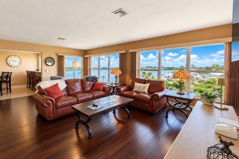 Condo in Longboat Key, Florida, 2 bedrooms № 2393942 - photo 18