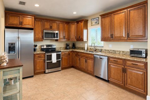 Condo in Longboat Key, Florida, 2 bedrooms № 2393942 - photo 11