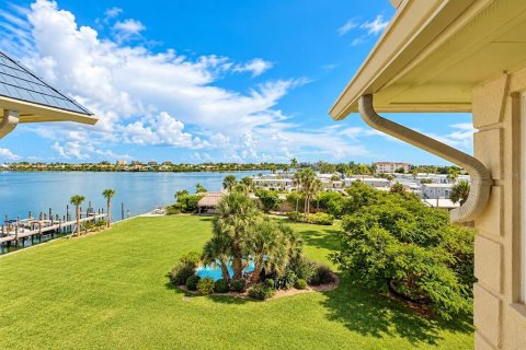 Condo in Longboat Key, Florida, 2 bedrooms № 2393942 - photo 16