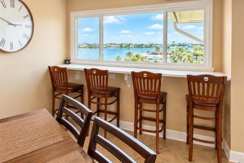 Condo in Longboat Key, Florida, 2 bedrooms № 2393942 - photo 14