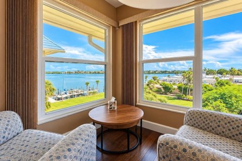Condo in Longboat Key, Florida, 2 bedrooms № 2393942 - photo 17
