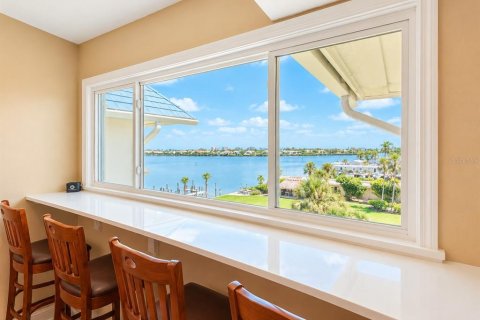 Condo in Longboat Key, Florida, 2 bedrooms № 2393942 - photo 15
