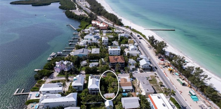 Casa en Bradenton Beach, Florida 2 dormitorios, 111.48 m2 № 465702