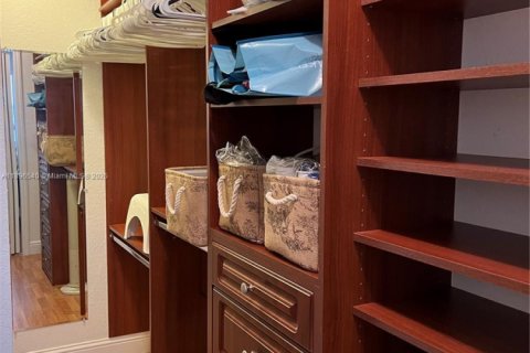 Снять в аренду кондоминиум в Майами, Флорида 2 спальни, 87.98м2, № 1947801 - фото 15