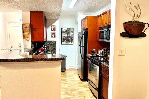 Снять в аренду кондоминиум в Майами, Флорида 2 спальни, 87.98м2, № 1947801 - фото 11