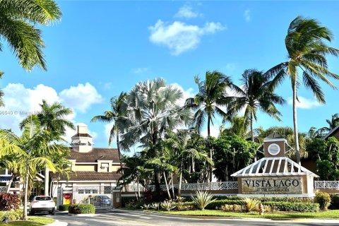 Снять в аренду кондоминиум в Майами, Флорида 2 спальни, 87.98м2, № 1947801 - фото 1