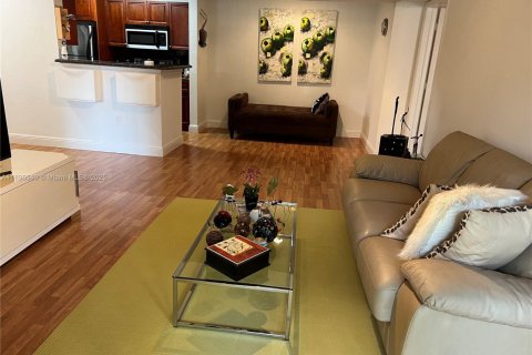 Снять в аренду кондоминиум в Майами, Флорида 2 спальни, 87.98м2, № 1947801 - фото 3