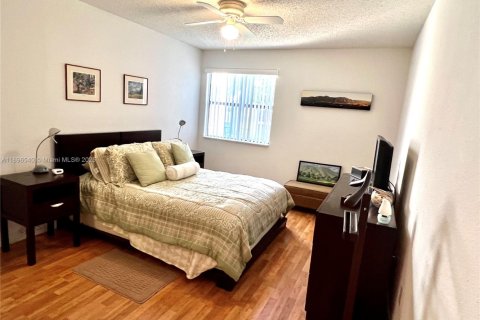 Снять в аренду кондоминиум в Майами, Флорида 2 спальни, 87.98м2, № 1947801 - фото 13