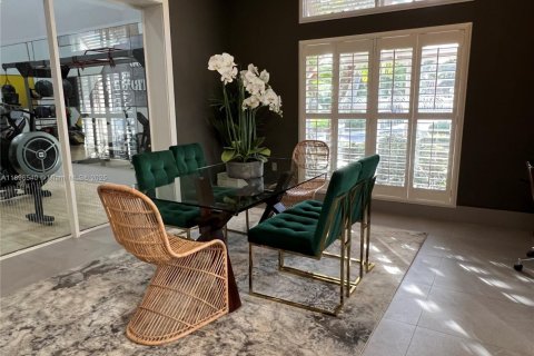 Снять в аренду кондоминиум в Майами, Флорида 2 спальни, 87.98м2, № 1947801 - фото 23