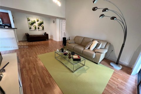 Снять в аренду кондоминиум в Майами, Флорида 2 спальни, 87.98м2, № 1947801 - фото 4