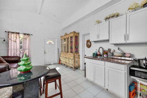 Casa en venta en Homestead, Florida, 3 dormitorios, 264.21 m2 № 1965219 - foto 16