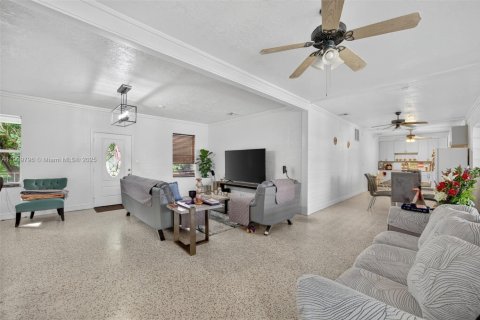 Casa en venta en Homestead, Florida, 3 dormitorios, 264.21 m2 № 1965219 - foto 7