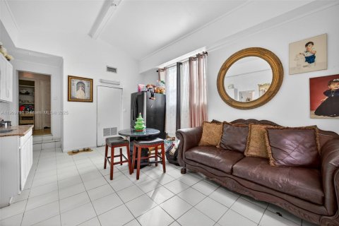 Casa en venta en Homestead, Florida, 3 dormitorios, 264.21 m2 № 1965219 - foto 13