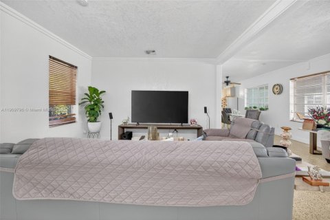 Casa en venta en Homestead, Florida, 3 dormitorios, 264.21 m2 № 1965219 - foto 6