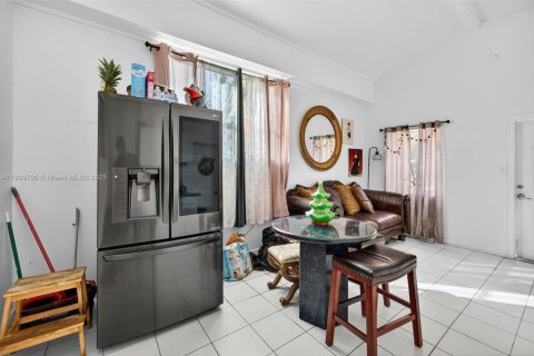 Casa en venta en Homestead, Florida, 3 dormitorios, 264.21 m2 № 1965219 - foto 15