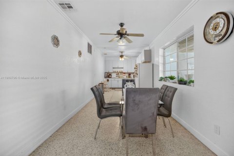 Casa en venta en Homestead, Florida, 3 dormitorios, 264.21 m2 № 1965219 - foto 8