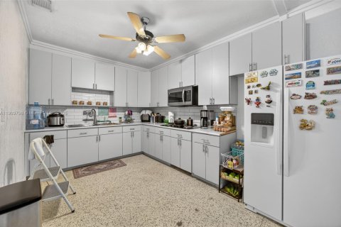 Casa en venta en Homestead, Florida, 3 dormitorios, 264.21 m2 № 1965219 - foto 11