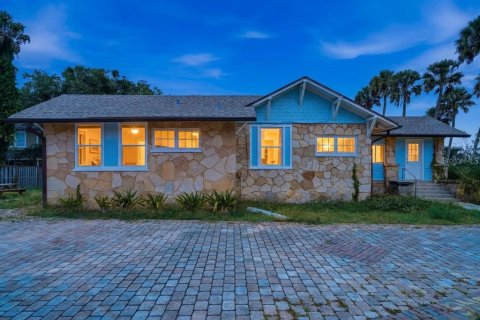 House in Port Orange, Florida 8 bedrooms, 417.32 sq.m. № 2321087