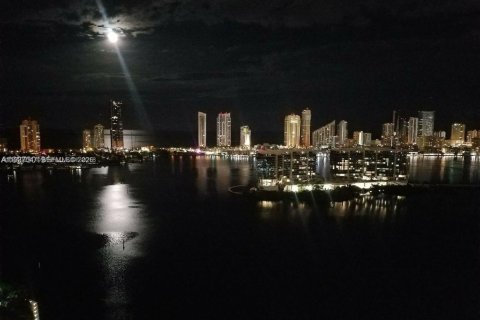 Condo in Aventura, Florida, 3 bedrooms  № 2010321 - photo 19