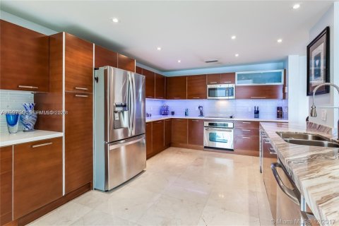 Condo in Aventura, Florida, 3 bedrooms  № 2010321 - photo 2