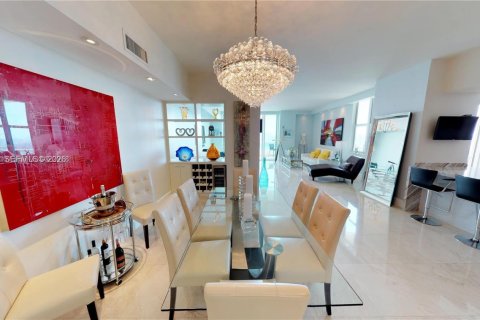 Condo in Aventura, Florida, 3 bedrooms  № 2010321 - photo 17