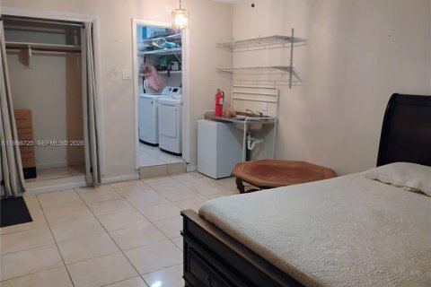 Propiedad comercial en alquiler en Hollywood, Florida, 1 dormitorio, 205.59 m2 № 2060677 - foto 2