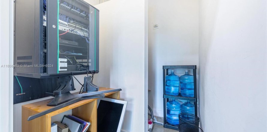 Office in Miami, Florida № 1231461