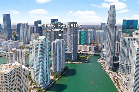 Condo in Miami, Florida, 2 bedrooms  № 1938569 - photo 3