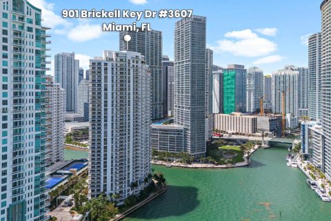 Condo in Miami, Florida, 2 bedrooms  № 1938569 - photo 30