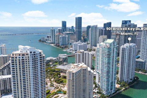 Condo in Miami, Florida, 2 bedrooms  № 1938569 - photo 28