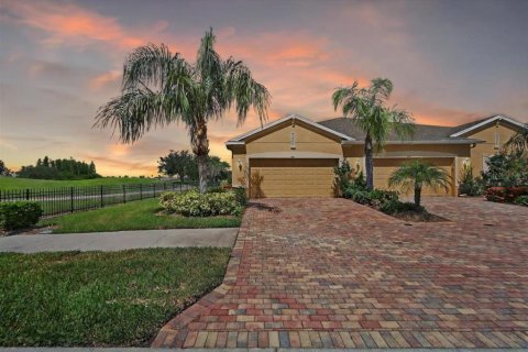 House in Sun City Center, Florida 3 bedrooms, 145.67 sq.m. № 1848526 - photo 1