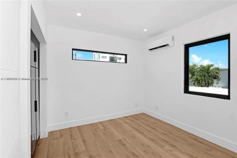 Снять в аренду виллу или дом в Майами-Бич, Флорида 1 спальня, 400.87м2, № 1963261 - фото 6