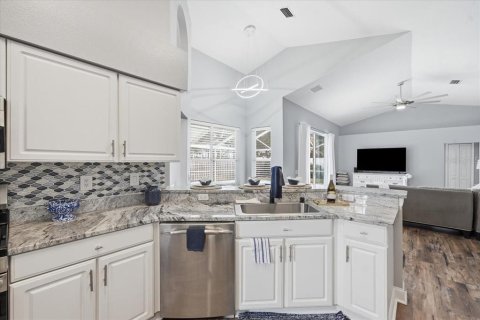 Villa ou maison à vendre à Tampa, Floride: 4 chambres, 180.42 m2 № 2406538 - photo 19