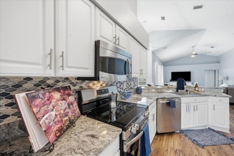 Villa ou maison à vendre à Tampa, Floride: 4 chambres, 180.42 m2 № 2406538 - photo 21