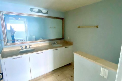 Condominio en venta en Miami, Florida, 2 dormitorios, 106.09 m2 № 1959019 - foto 13