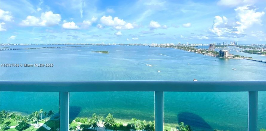 Condominio en Miami, Florida, 2 dormitorios  № 1959019