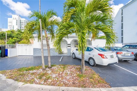 Villa ou maison à louer à Miami, Floride: 2 chambres, 83.61 m2 № 1807134 - photo 9