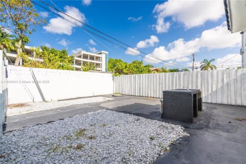 Villa ou maison à louer à Miami, Floride: 2 chambres, 83.61 m2 № 1807134 - photo 8