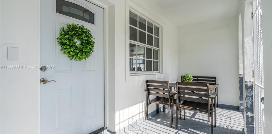 Villa ou maison à Miami, Floride 2 chambres, 83.61 m2 № 1807134