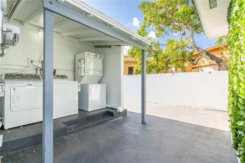Villa ou maison à louer à Miami, Floride: 2 chambres, 83.61 m2 № 1807134 - photo 6