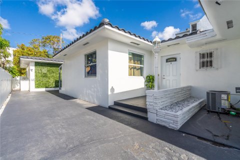 Villa ou maison à louer à Miami, Floride: 2 chambres, 83.61 m2 № 1807134 - photo 3