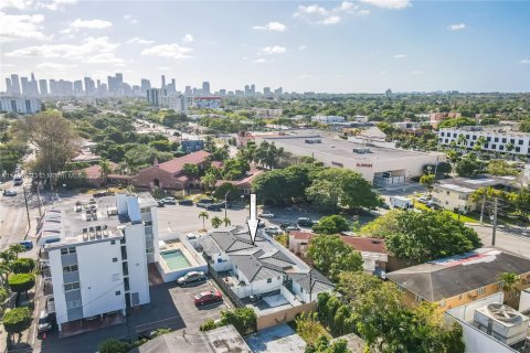 Villa ou maison à louer à Miami, Floride: 2 chambres, 83.61 m2 № 1807134 - photo 16