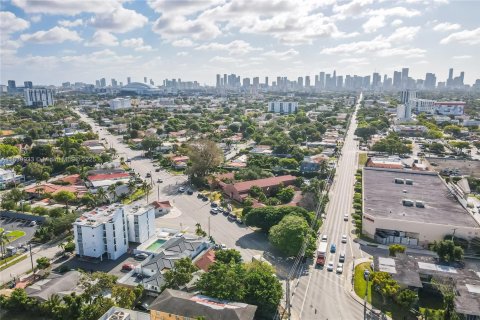 Villa ou maison à louer à Miami, Floride: 2 chambres, 83.61 m2 № 1807134 - photo 12