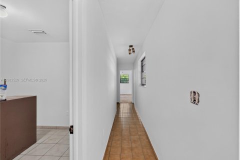 Casa en venta en Miami, Florida, 4 dormitorios, 201.88 m2 № 2353150 - foto 13