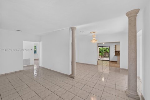 Casa en venta en Miami, Florida, 4 dormitorios, 201.88 m2 № 2353150 - foto 3
