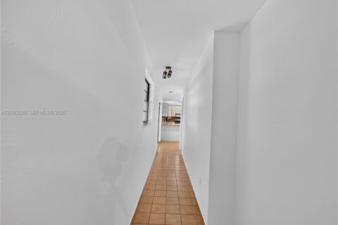 Casa en venta en Miami, Florida, 4 dormitorios, 201.88 m2 № 2353150 - foto 12