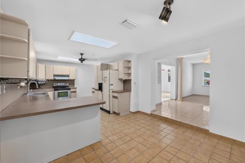 Casa en venta en Miami, Florida, 4 dormitorios, 201.88 m2 № 2353150 - foto 14