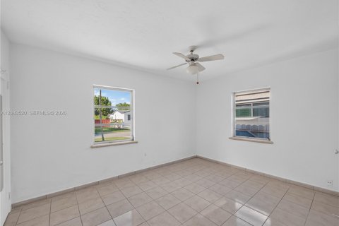 Casa en venta en Miami, Florida, 4 dormitorios, 201.88 m2 № 2353150 - foto 4